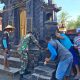 Merajut Kebersamaan di Desa Siliragung: Satgas TMMD ke-125 dan Warga Bersatu Mengecat Pura, Simbol Kuat Toleransi Beragama