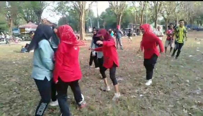 Semarak HUT ke-80 RI, Lapangan Desa Benasare Meriah dengan Lomba Sepak Bola Joget Mama Sejahtera