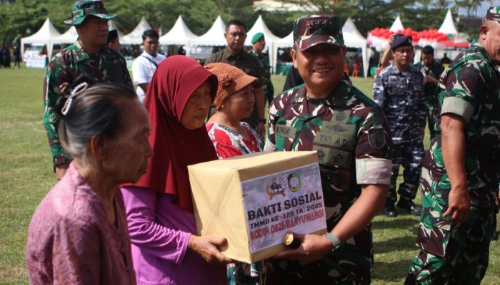 Bakti Sosial Warnai Penutupan TMMD ke-125 Kodim 0825 Banyuwangi