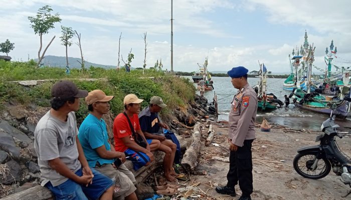 Satpolairud Polresta Banyuwangi Gelar Patroli Dikawasan Dermaga Pelabuhan Muncar