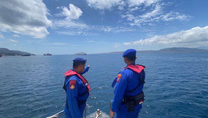 Personel Polairud Polresta Banyuwangi Lakukan Patroli Perairan Selat Bali