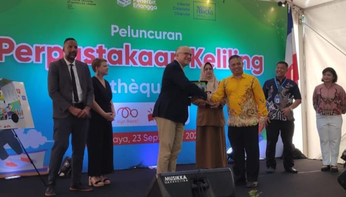 IFI Resmikan Perpustakaan Keliling BIMO
