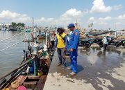 Personel Polairud Polresta Banyuwangi Lakukan Patroli Dikawasan Pelabuhan Muncar