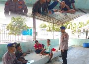 Personel Satpolairud Polresta Banyuwangi Berikan Edukasi Kepada Calon Penumpang Kapal Roro