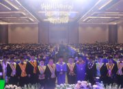Unitomo Wisuda 1.156 Lulusan, Salah Satunya Wakil Menteri