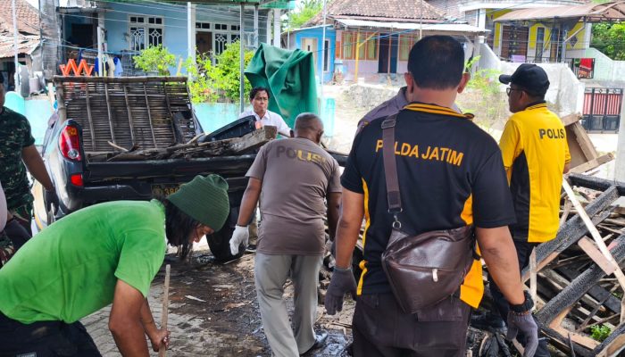 Polsek Rembang Gelar Baksos Peduli Pasca Kebakaran di Desa Pandean