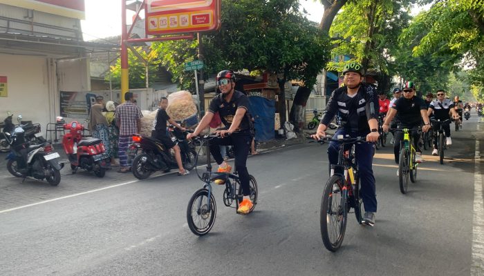 Ting-Ting, Kring-Kring, Kapolres Mojokerto Kota Gowes Menyapa Masyarakat Pantau Kamtibmas
