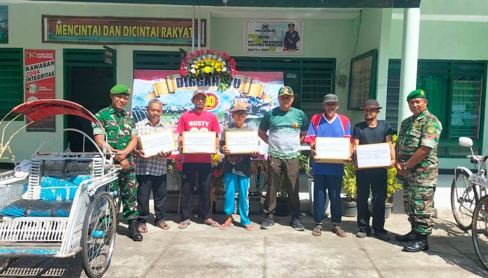 Peringati HUT TNI Ke-80 Tahun 2025 Koramil 0825/01 Banyuwangi Berbagi Sembako Dengan Tukang Becak