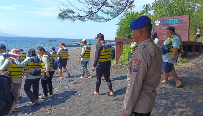 Personel Polairud Polresta Banyuwangi Lakukan Patroli Dikawasan Wisata Green Watu Dodol
