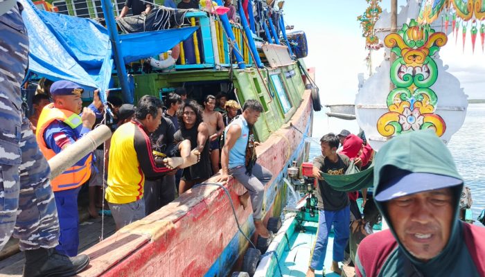 Na’as Sebuah Kapal Motor Pencari Ikan KM. Anugerah Indah 18 Terbakar Disamudera Hindia