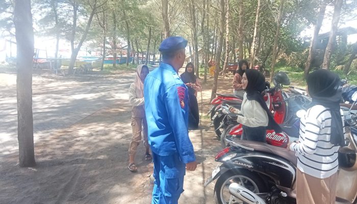 Satpolairud Polresta Banyuwangi Lakukan Patroli Dialogis Dikawasan Wisata Gumuk Kantong