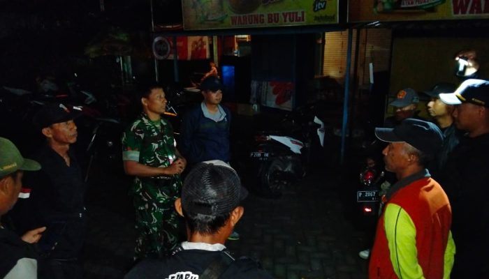 Babinsa Koramil 0825/04 Genteng Bersama Aparat Desa Gencarkan Penertiban, Ciptakan Lingkungan yang Lebih Produktif