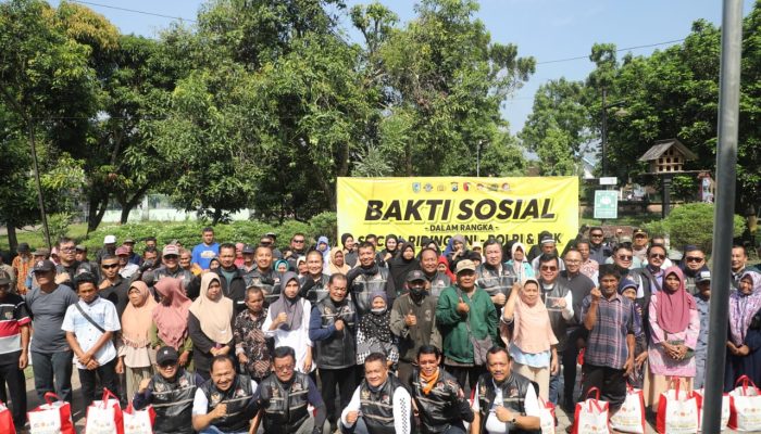 Social Riding : Polres Kediri dan Komunitas DBK Jelajah Desa Sambil Berbagi untuk Warga