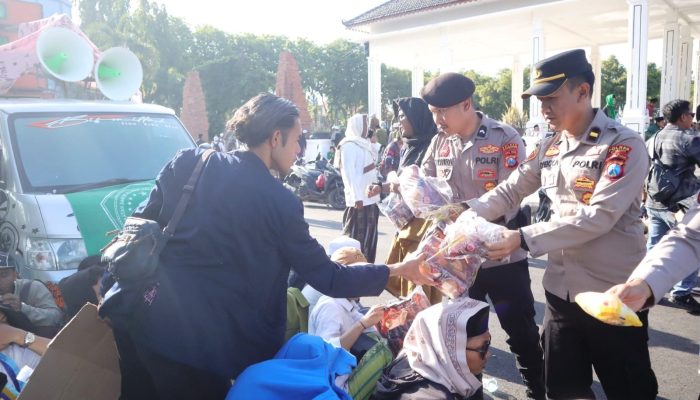Pendekatan Humanis Aparat Warnai Aksi Damai Alumni Pesantren di Situbondo