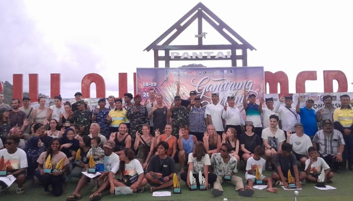 Kasdim 0825 Banyuwangi Bersama Forpimda Menghadiri Acara Penutupan Event Banyuwangi Fesvital Gandrung Surf 2025