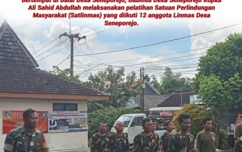 Babinsa Seneporejo Latih Satlinmas untuk Tingkatkan Kesiapsiagaan Keamanan Desa 3 IMG 20251025 WA0000