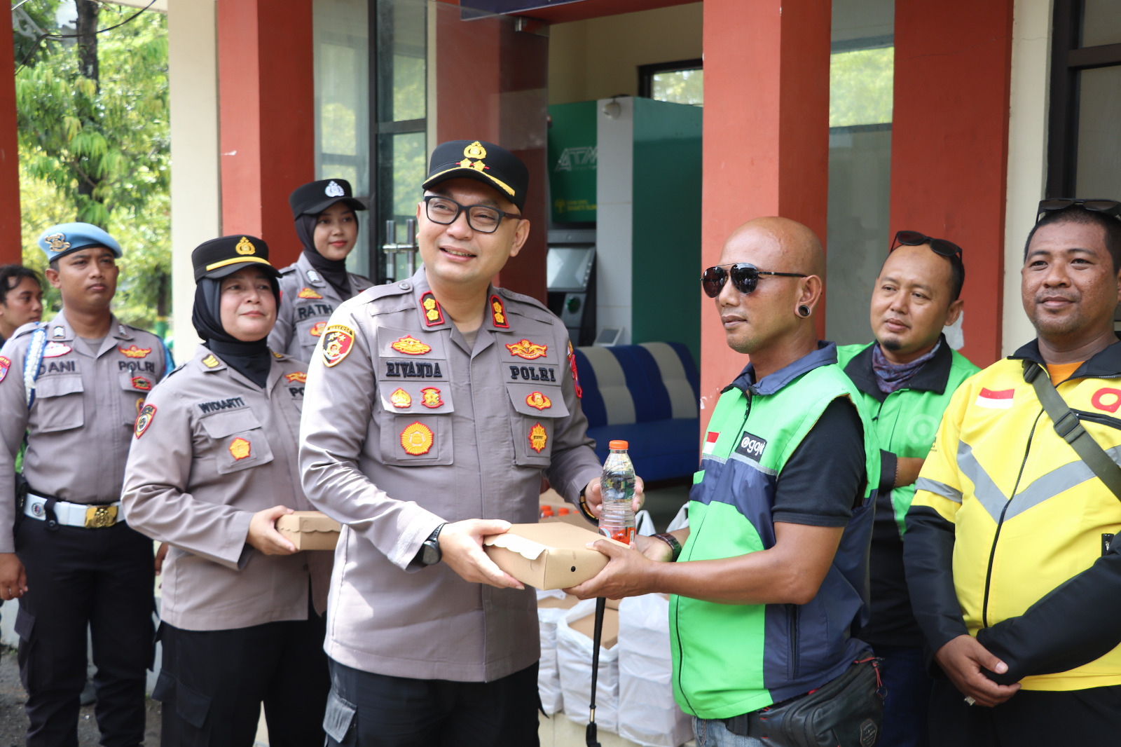 Polres Sumenep Luncurkan Ojol Mart dan Ojol Auto Tempat Layanan Gratis Bagi Pengemudi Online 1 IMG 20251026 WA0287