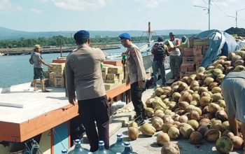 Petugas Satpolairud Polresta Banyuwangi Lakukan Patroli Dan Binmas Perairan Dikawasan Pelabuhan 3 IMG 20251028 WA0012