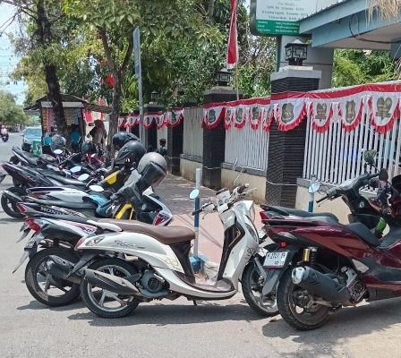 Parkir Liar di Depan RSUD dr. H. Moh. Anwar: Tantangan Tata Kota dan Reputasi Sumenep dalam Konteks Penilaian Adipura