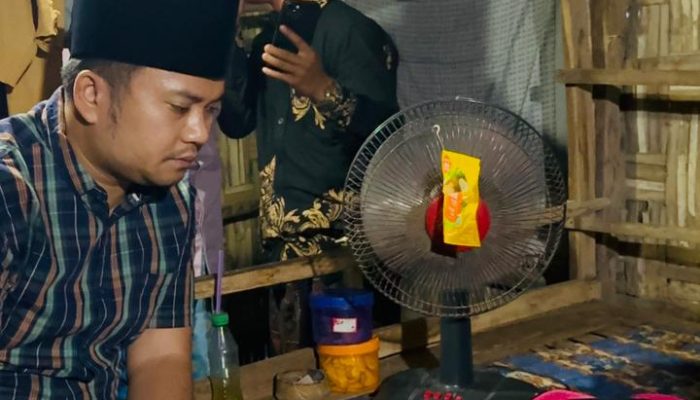 Lewati Jalan Rusak dan Terjal Slamet Ariyadi tak Mengeluh Kunjungi Ibu Penderita Tumor Selaput Otak di Lar-lar Sampang