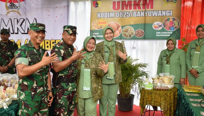 Persit Kartika Chandra Kirana Kodim 0825/Banyuwangi Pukau Pengunjung dengan Produk UMKM Khas Osing di Penutupan TMMD ke-126