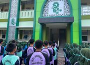 Anggota Posramil 24 Panaskan Semangat Kepemimpinan Siswa MTs 9 Banyuwangi 8 IMG 20251108 WA0001