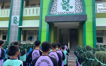 Anggota Posramil 24 Panaskan Semangat Kepemimpinan Siswa MTs 9 Banyuwangi 2 IMG 20251108 WA0001