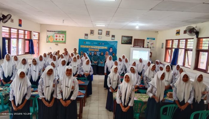 Gerakan Remaja Bebas Anemia: Edukasi Kesehatan untuk Siswi SMP di Sumenep